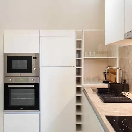 Pardal 2b - Penthouse In Alcantara - Parking Nearby *